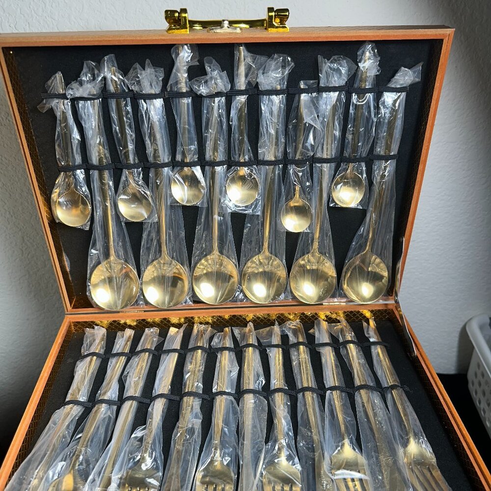 NEW Tableware Box Set
